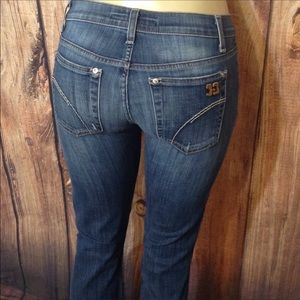 Joe’s Jeans Sz. 28 ‘Rocker’ fit... Flattering fit!